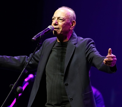 תמונת מופע: אבנר גדסי - "מנגן ושר"